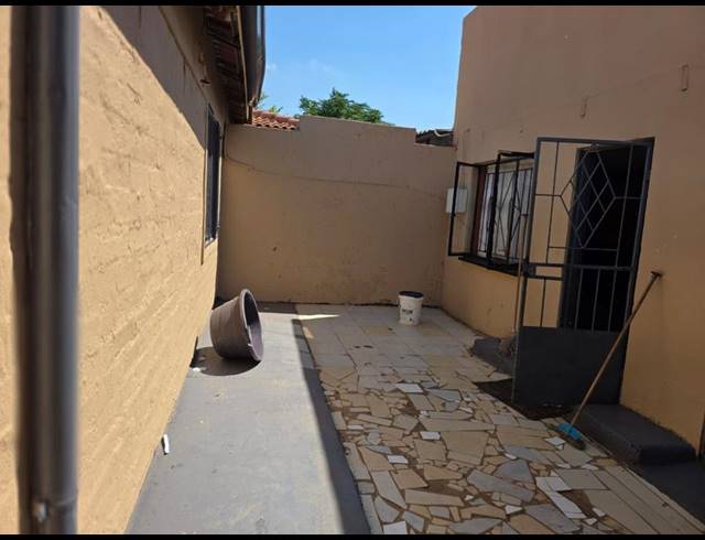 2 BEDROOM HOUSE FOR SALE IN LEHAE